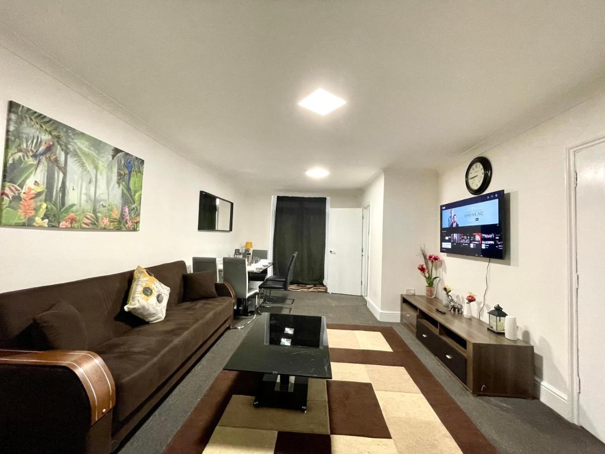 4 Bedrooms House, 3 Bathrooms , Separate Reception, Full Kitchen, Garden, Parking ロンドン エクステリア 写真