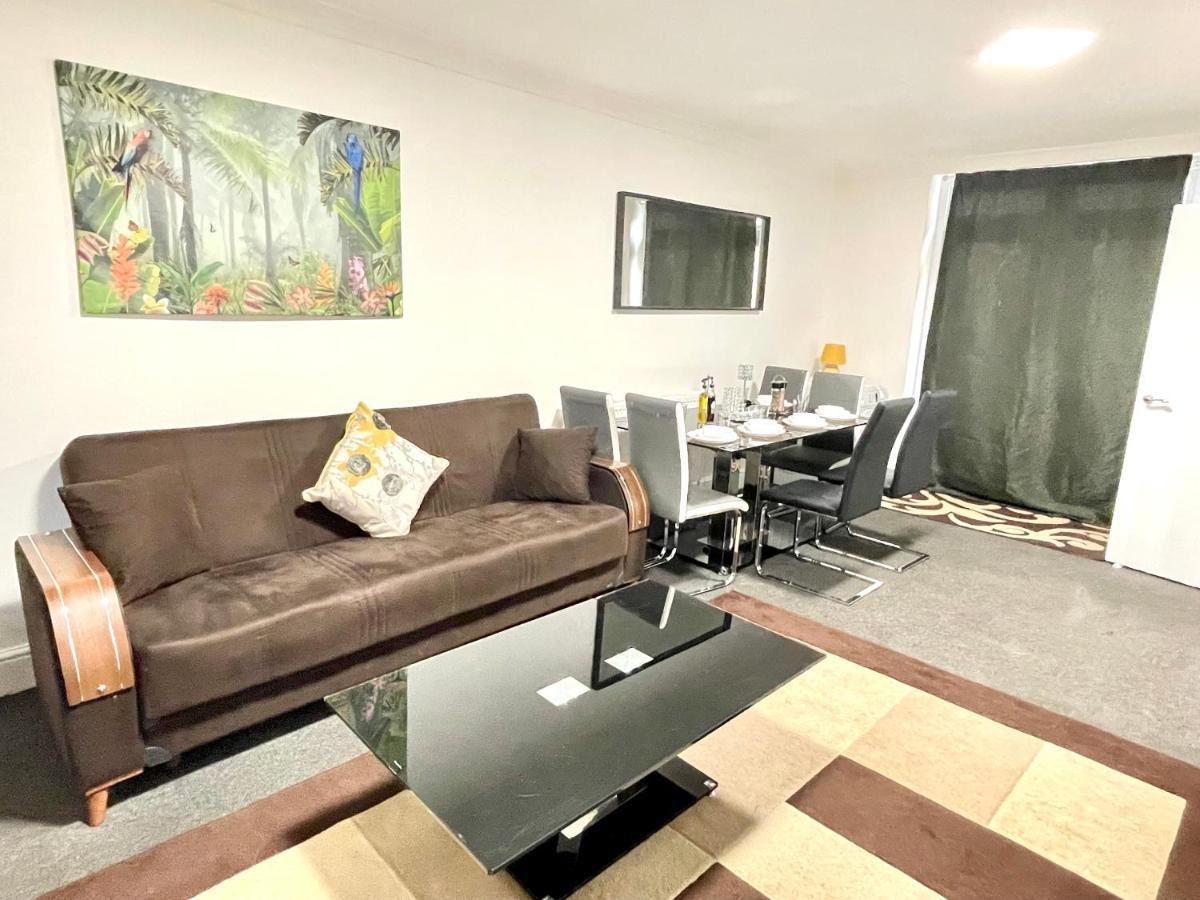 4 Bedrooms House, 3 Bathrooms , Separate Reception, Full Kitchen, Garden, Parking ロンドン エクステリア 写真