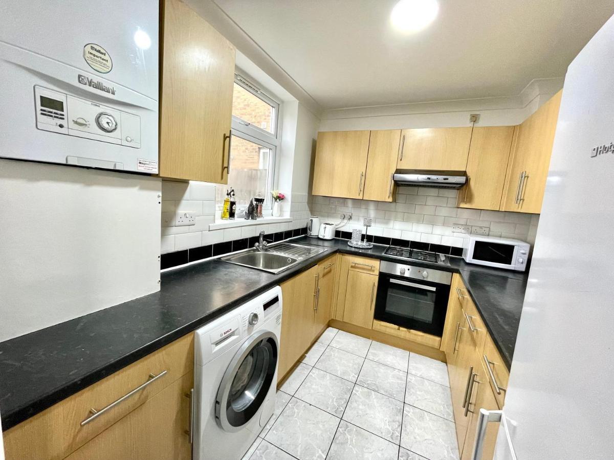4 Bedrooms House, 3 Bathrooms , Separate Reception, Full Kitchen, Garden, Parking ロンドン エクステリア 写真