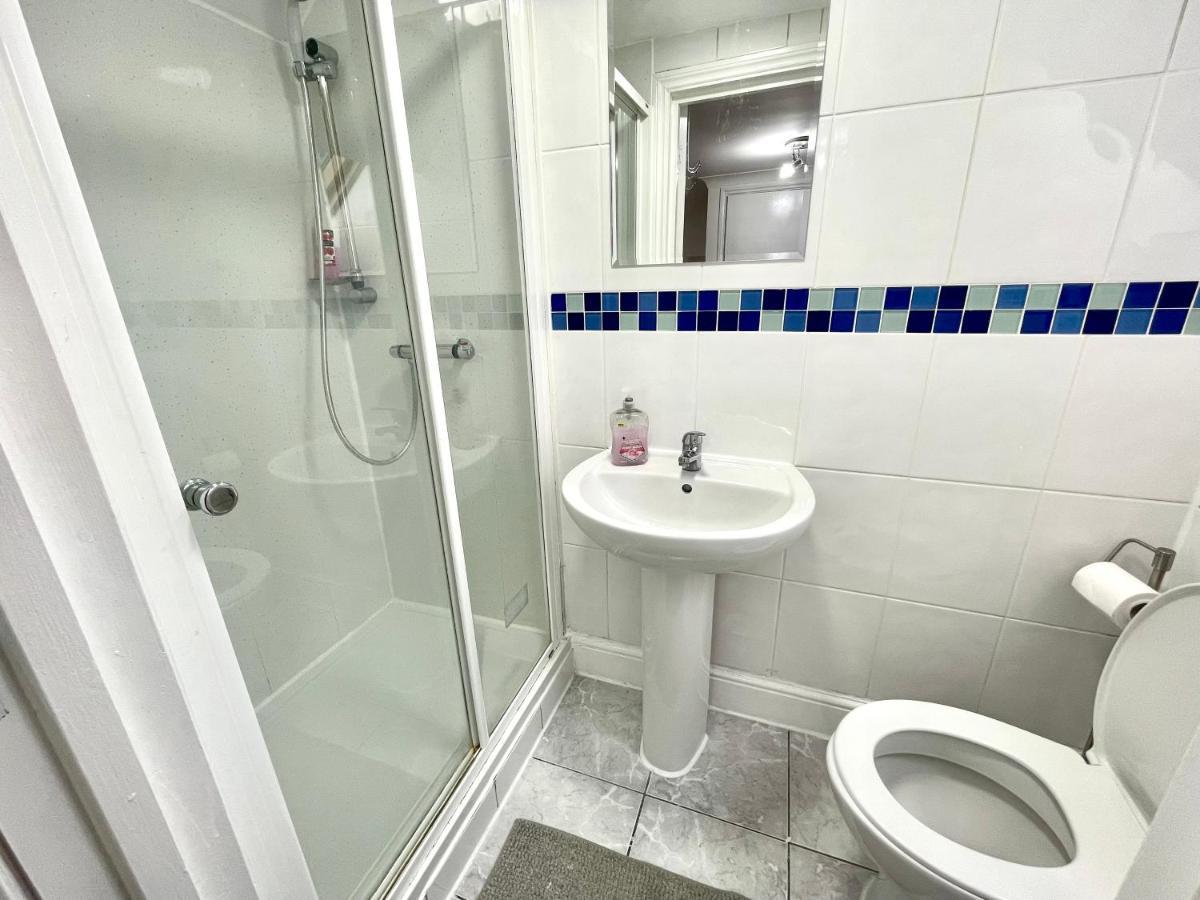 4 Bedrooms House, 3 Bathrooms , Separate Reception, Full Kitchen, Garden, Parking ロンドン エクステリア 写真